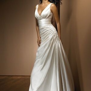 Allure Bridal V Neck Wedding Dress 8